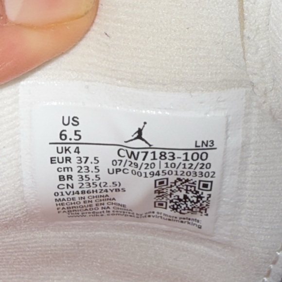 Nike Men's Black and Orange Sneakers - Picture 4 of 4